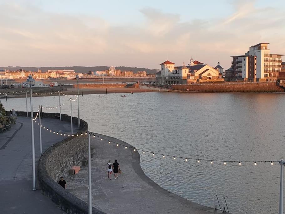 Modern Apartment With Stunning Sea View Weston-super-Mare Esterno foto