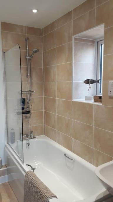 Modern Apartment With Stunning Sea View Weston-super-Mare Esterno foto